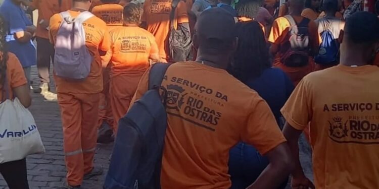 Escolas de Rio das Ostras reduzem horário e alunos sofrem com calor intenso em meio a greve por direitos trabalhistas
