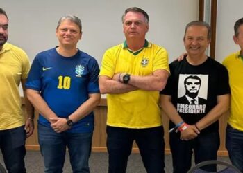Ato por anistia de presos do 8 de janeiro conta com Bolsonaro e reúne autoridades no RJ