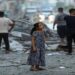 Em quase dois anos de guerra em Gaza, 20 mil crianças foram mortas e milhares ficaram feridas ou incapacitadas. Relatório denuncia danos a escolas, hospitais e a dor insuportável das famílias.