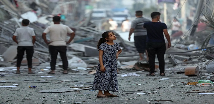 Em quase dois anos de guerra em Gaza, 20 mil crianças foram mortas e milhares ficaram feridas ou incapacitadas. Relatório denuncia danos a escolas, hospitais e a dor insuportável das famílias.