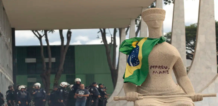 Moraes vota para condenar mulher que pichou "Perdeu, mané" no STF
