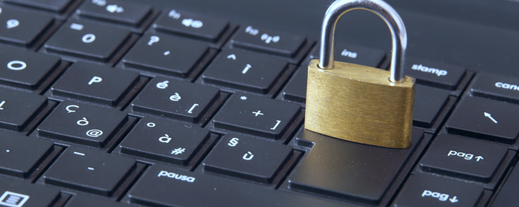 Golpes com inteligência artificial, apps maliciosos e ransomware estão entre os riscos que exigem atenção redobrada de usuários e empresas.