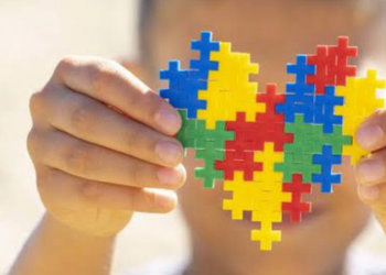 No Dia Mundial da Conscientização do Autismo, é preciso ir além da simbologia: ainda há desinformação, despreparo e resistência à inclusão real nas escolas, nas famílias e na sociedade.
