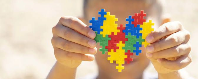 No Dia Mundial da Conscientização do Autismo, é preciso ir além da simbologia: ainda há desinformação, despreparo e resistência à inclusão real nas escolas, nas famílias e na sociedade.