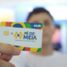 Beneficiários do ensino médio público podem retirar o incentivo-matrícula diretamente na conta da Caixa. Confira o calendário completo e quem tem direito.