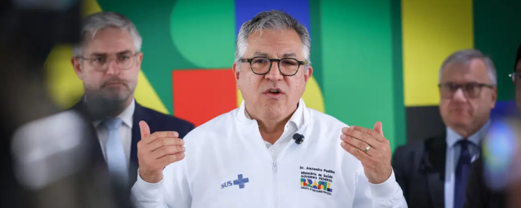 Aposentados são alvo de um novo golpe após escândalo de descontos indevidos no INSS. Criminosos prometem devolução de valores para obter dados e aplicar fraudes. Saiba como se proteger.