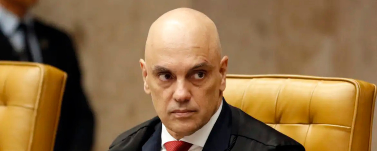 Alexandre de Moraes votou no STF pela suspensão parcial da ação penal contra Alexandre Ramagem, mantendo acusações de tentativa de golpe e organização criminosa.