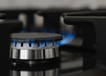 Fogão a gás, elétrico ou de indução? Compare consumo, eficiência, segurança e praticidade. Descubra qual modelo escolher para sua casa e como economizar na compra.