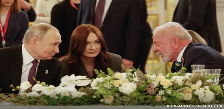 Na Rússia, Lula celebra 80 anos da vitória contra o nazismo