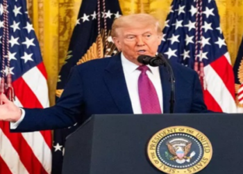 Donald Trump confirma destruição de instalações nucleares do Irã e ameaça novos bombardeios. Israel agradece apoio dos EUA e promete seguir com ofensiva. Clima de guerra se intensifica no Oriente Médio.
