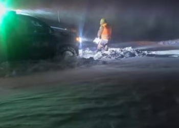 Nevasca surpreende turistas brasileiros no deserto do Atacama; resgate levou 12 horas. Entenda como ocorreu e os riscos do clima extremo.