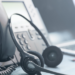 Senadora propõe lei para coibir ligações de telemarketing direcionadas a quem não é o destinatário. Entenda as regras e possíveis punições.