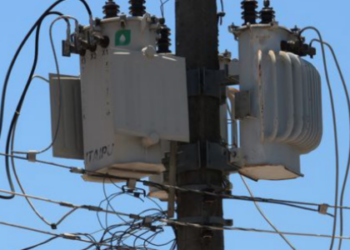 Polícia Civil do RJ desmonta quadrilha que furtava cabos elétricos e usava empresas de fachada e reciclagem para lavar R$ 2,5 bilhões. Operação atinge regiões da capital, Baixada e Região dos Lagos.