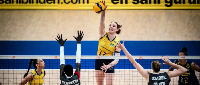 Seleção brasileira feminina de vôlei vence o Canadá por 3 a 0 na Liga das Nações, em Istambul. Júlia Bergmann e Júlia Kudiess brilham na partida.