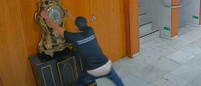 Polícia Federal cumpre ordem do STF e prende novamente Antônio Cláudio, que havia sido libertado irregularmente após vandalismo nos atos de 8 de janeiro.