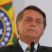 Jair Bolsonaro foi encaminhado ao hospital após apresentar uma forte crise de soluços, vômitos e queda de pressão. Sob prisão domiciliar determinada pelo STF, ele tem autorização para atendimentos de emergência.