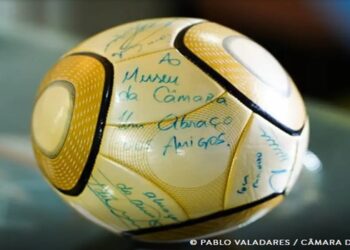 Moraes vota por condenar acusado de furtar bola autografada por Neymar