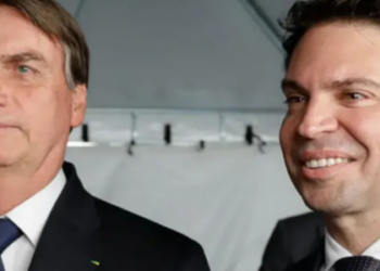 PF indicia Bolsonaro e aliados por uso ilegal do software espião na Abin