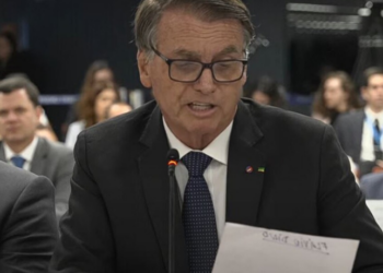 Jair Bolsonaro foi diagnosticado com carcinoma de células escamosas, tipo de câncer de pele de risco intermediário. Ele recebeu alta após internação em Brasília para tratar sintomas de falta de ar e desidratação.