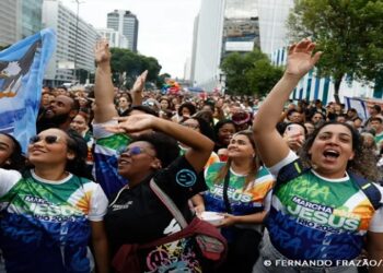 numero de evangelicos e catolicos no brasil