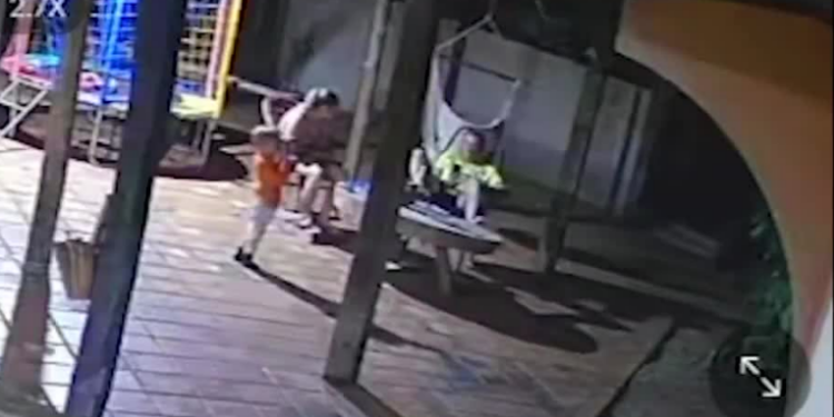 Uma criança de 2 anos matou acidentalmente a mãe com arma do pai em Rio Verde (MS). Caso é tratado como homicídio culposo e omissão de cautela.