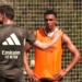 Éder Militão participa de treino com o Real Madrid antes do Mundial de Clubes. Endrick segue em recuperação, mas foi incluído na lista do torneio. Estreia será contra o Al Hilal, nos EUA.