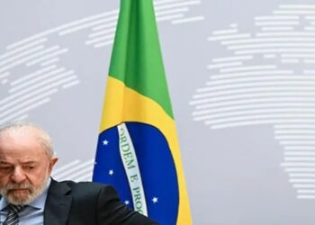 Lula é 'incoerente no exterior' e 'impopular no Brasil', diz revista britânica The Economist