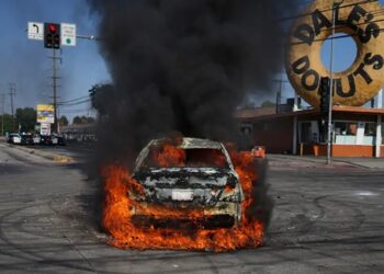protestos na california