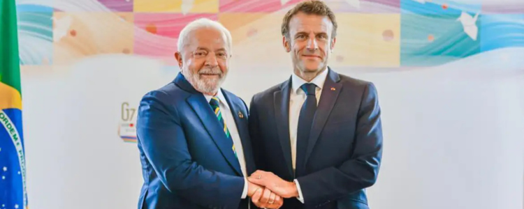 Lula critica países ricos por não cumprirem promessas do Acordo de Paris e cobra novo modelo de desenvolvimento sustentável com financiamento climático real.