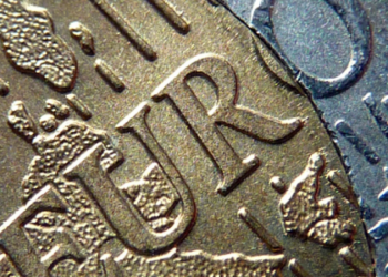 A inflação da zona do euro chegou a 2% em junho, conforme Eurostat, mantendo o BCE em alerta para novos cortes de juros.