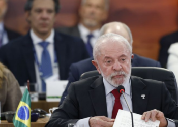 Encontro do Brics no Rio discute reforma das instituições globais, com Lula criticando FMI e destacando expansão do bloco como contrapeso geopolítico