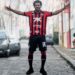 São Paulo derrota Corinthians por 2 a 0 com gols de Luciano. Crespo melhora time, enquanto Dorival enfrenta crise no Parque São Jorge.
