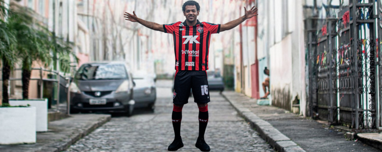 São Paulo derrota Corinthians por 2 a 0 com gols de Luciano. Crespo melhora time, enquanto Dorival enfrenta crise no Parque São Jorge.