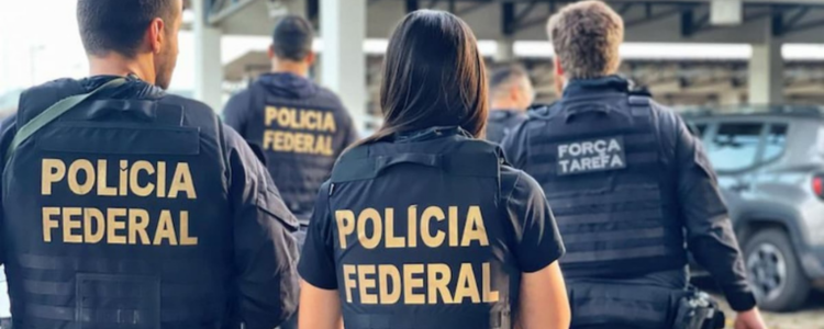 Polícia Federal combate organização que fraudava benefícios sociais no RJ. Operação Fraus já recuperou R$ 74 mil e diversos bens dos investigados.