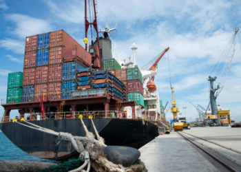 Com alta de até 27% nas exportações de produtos tecnológicos, Brasil começa a diversificar sua pauta, mas enfrenta o risco das tarifas impostas pelos EUA.