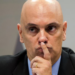 Deputados do PL protocolam novo pedido de impeachment contra Alexandre de Moraes no Senado, acusando o ministro do STF de censura, perseguição política e abuso de autoridade.