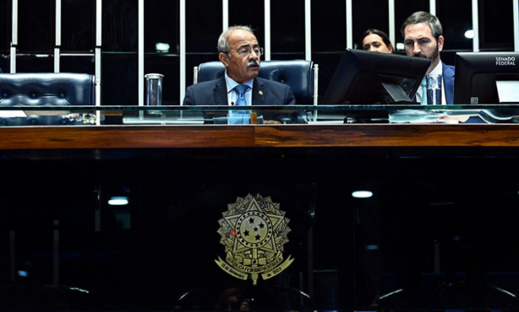 Senado aprova medida provisória que amplia crédito consignado a trabalhadores do setor privado, incluindo motoristas de app e rurais, com uso de plataforma pública e garantia via FGTS.