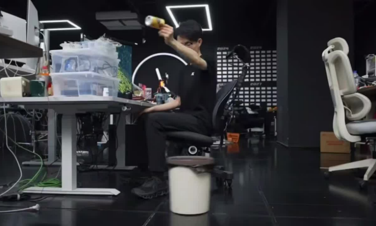 Sistema criado por blogueiros chineses usa tecnologia inteligente para recolher lixo sem intervenção humana. Projeto viralizou nas redes.
