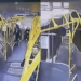Imagens internas mostram impacto de trem contra ônibus biarticulado em Curitiba. Acidente deixou 11 feridos e levanta alerta sobre segurança nos cruzamentos entre trilhos e vias urbanas.