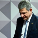 MP aprovada inclui até entregadores por aplicativo; críticas questionam custo-benefício para o trabalhador.