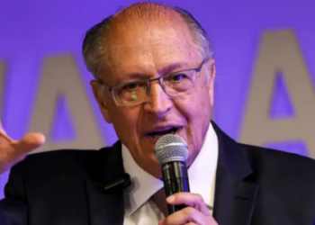 Em coletiva, Alckmin relaciona instabilidade econômica a ações de bolsonaristas. Para ele, grupo age contra interesses nacionais.