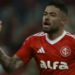 Internacional vence Vitória com gol nos acréscimos de Bruno Tabata. Time gaúcho sobe na tabela enquanto baiano entra no Z4.