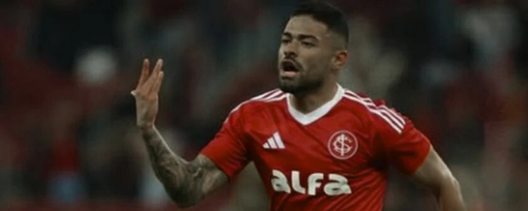 Internacional vence Vitória com gol nos acréscimos de Bruno Tabata. Time gaúcho sobe na tabela enquanto baiano entra no Z4.