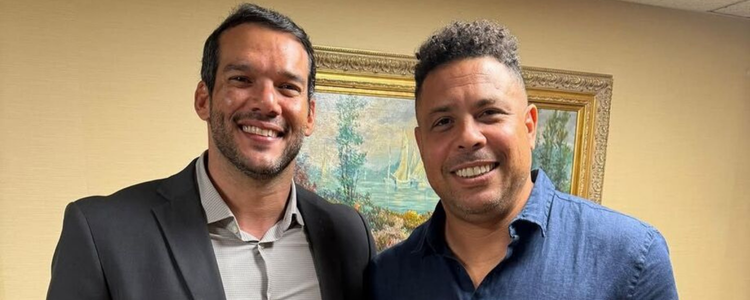 Ronaldo Fenômeno e presidente da CBF, Samir Xaud, se reúnem nos EUA. Ex-atacante havia acusado federações de falta de diálogo em eleição.