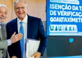 Taxistas ficam isentos da taxa de verificação de taxímetros, e medições passam a ser bienais. Medida já está valendo e deve aliviar custos da categoria.