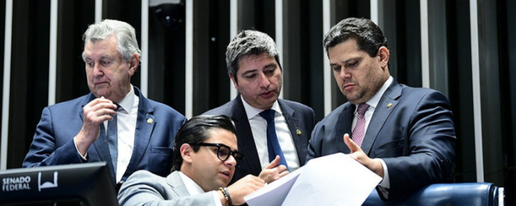 Municípios poderão parcelar dívidas previdenciárias por 25 anos, mas precisarão se adequar às regras federais. Veja como funciona a PEC 66/2023.