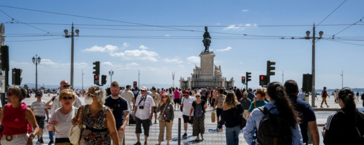 Portugal muda regras: brasileiros não poderão mais converter visto de turista e terão restrições para trabalho e família. Veja como fica.
