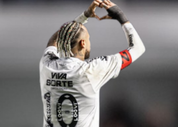 descrição: Neymar foi decisivo mais uma vez e garantiu a vitória do Santos sobre o Flamengo por 1x0 no Campeonato Brasileiro.