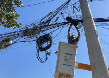 A Prefeitura de Búzios reforça o combate à fiação irregular e planeja novas ações em diferentes bairros. Medidas visam segurança, qualidade de vida e preservação da paisagem urbana.