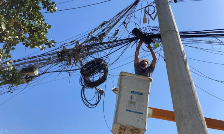 A Prefeitura de Búzios reforça o combate à fiação irregular e planeja novas ações em diferentes bairros. Medidas visam segurança, qualidade de vida e preservação da paisagem urbana.